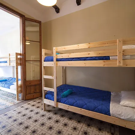 Bed In לינה וארוחת בוקר ז'ירונה