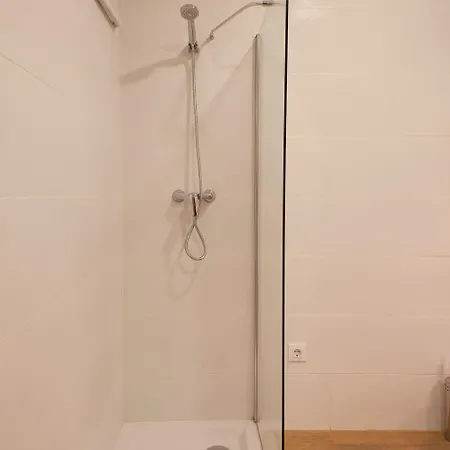 לינה וארוחת בוקר Bed In 2*