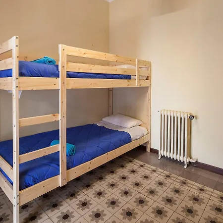 Bed In ז'ירונה