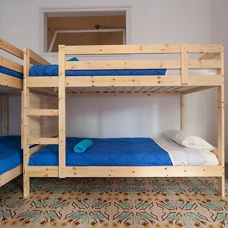 Bed In Panzió Girona