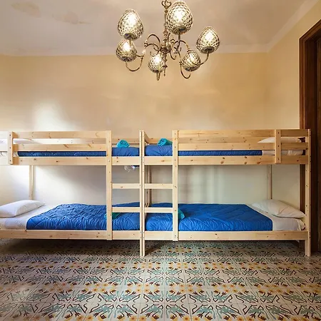Bed In Panzió Girona