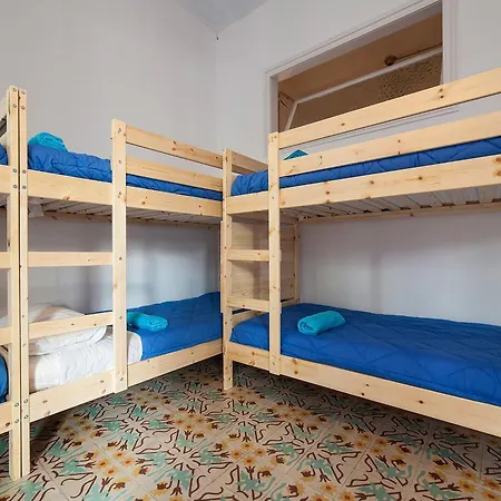 Bed In Panzió Girona