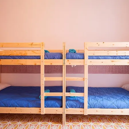 לינה וארוחת בוקר Bed In 2*