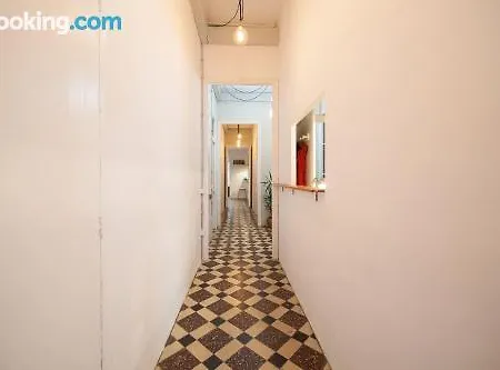 Bed In ז'ירונה