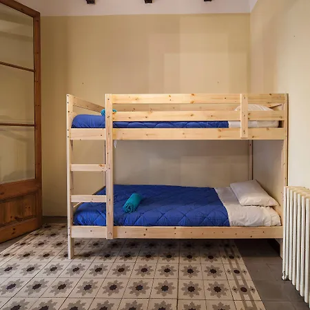 Bed In Жирона