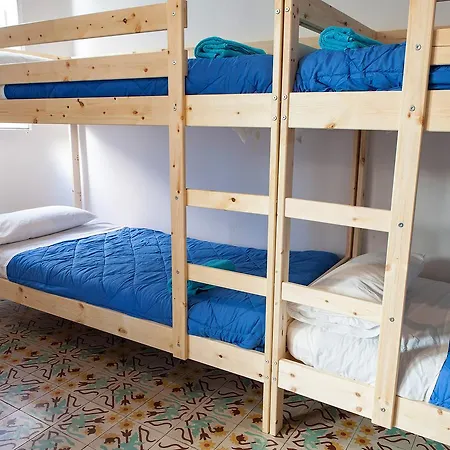 לינה וארוחת בוקר Bed In 2*